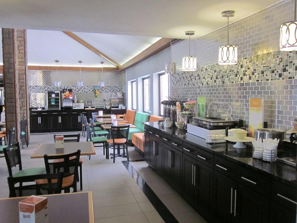 Quality Inn Upper Sandusky Esterno foto