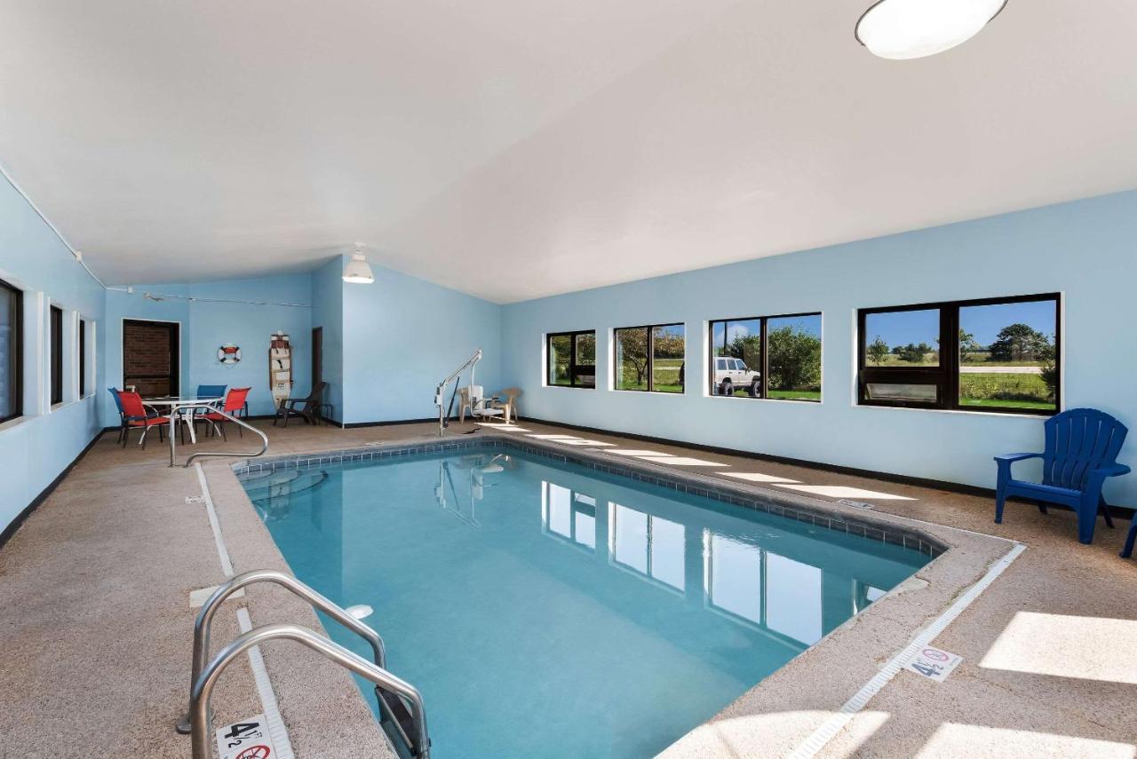 Quality Inn Upper Sandusky Esterno foto